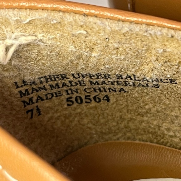 Kenneth Cole Reaction Tan Leather Kitten Heels Y2K White Contrast Stitching 7.5 - Picture 5 of 16